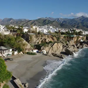 https://hostal-azahara.hotelsinnerja.org